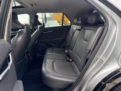 Used 2023 Kia Niro SX Touring image 12