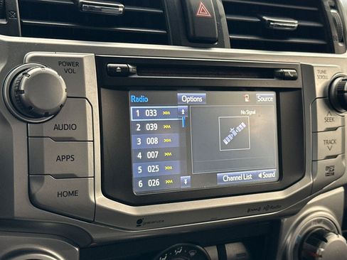 Used 2017 Toyota 4Runner SR5 AWD/4WD image 22