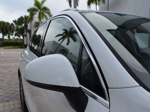 Used 2016 Volkswagen Touareg TDI AWD/4WD image 30
