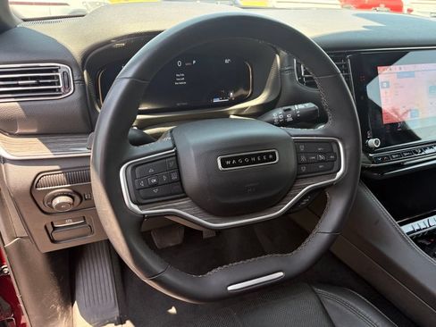 Used 2022 Jeep Wagoneer Series III w/ Premium Group I AWD/4WD image 10