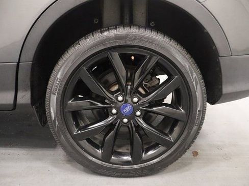 Used 2018 Ford Escape SE w/ SE Sport Appearance Package FWD image 24