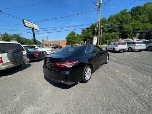 Used 2019 Toyota Camry LE w/ Convenience Package FWD image 5