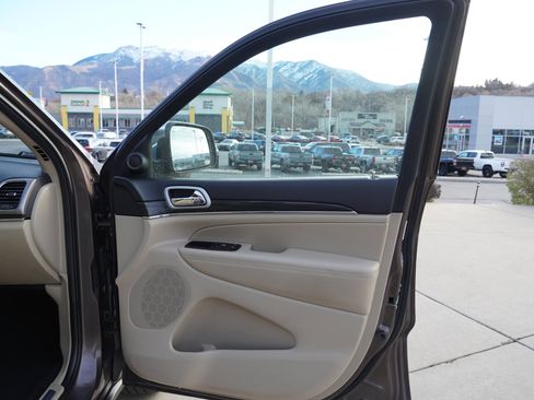 Used 2020 Jeep Grand Cherokee Limited image 21