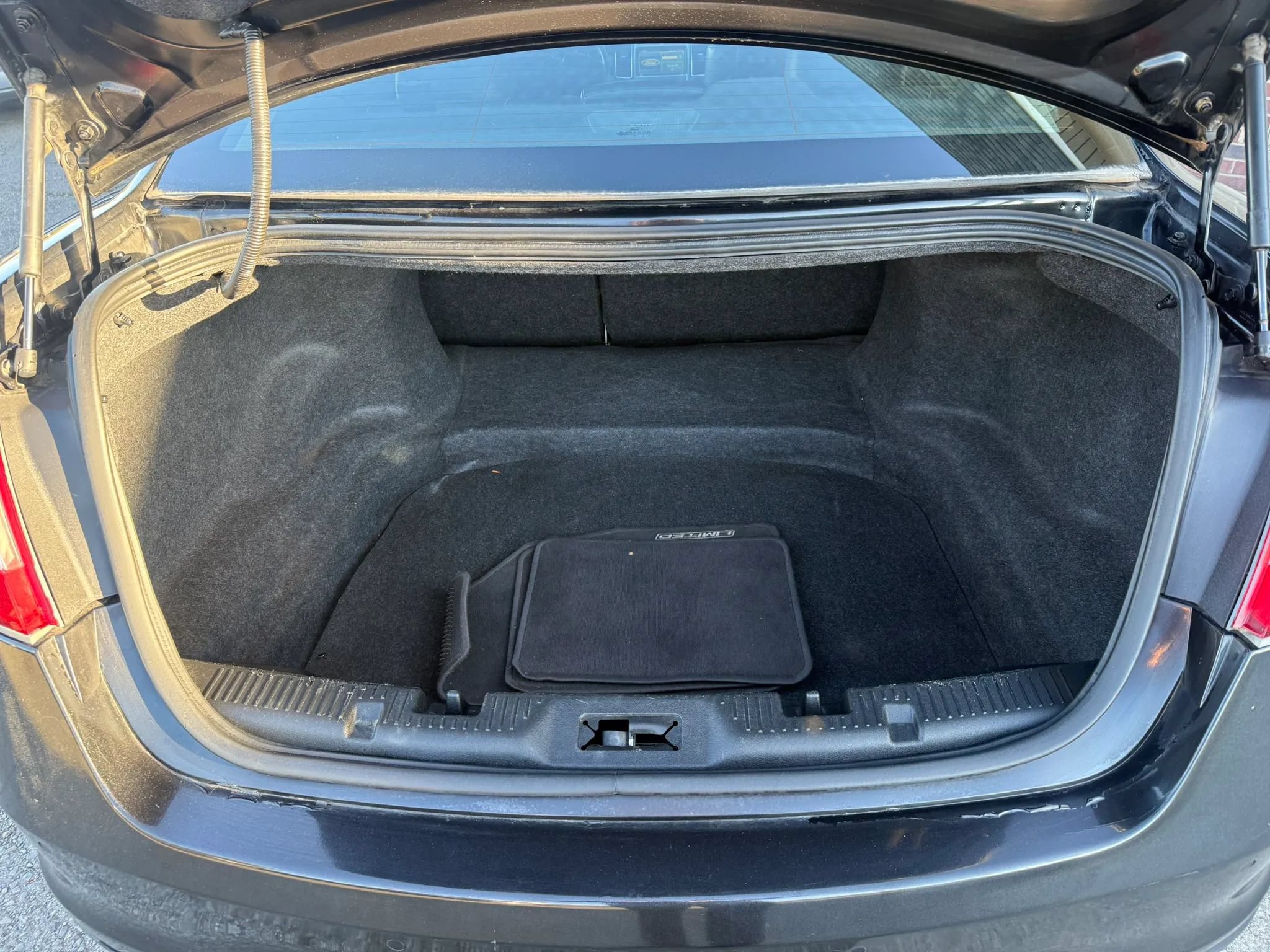 Used 2010 Ford Taurus Limited FWD image 26