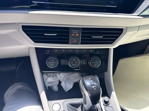 Used 2023 Volkswagen Jetta SE w/ Panoramic Sunroof Package FWD image 23