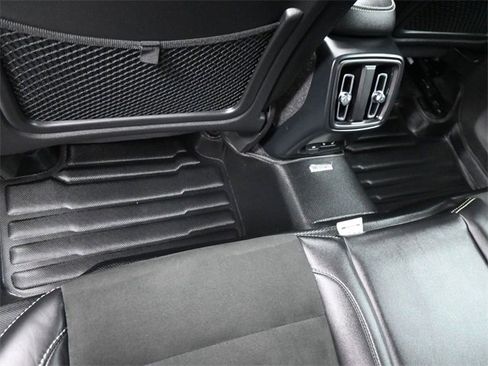 Used 2022 Volvo XC40 P8 Recharge Plus image 8