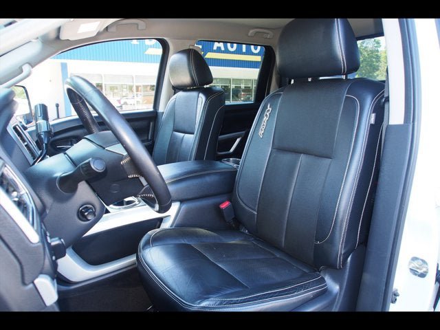 Used 2019 Nissan Titan PRO-4X w/ Pro-4x Convenience Package AWD/4WD image 18