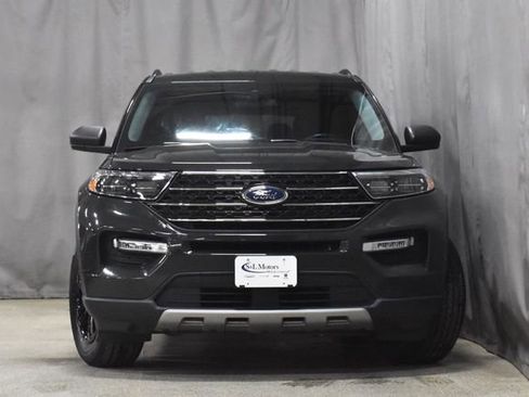 Used 2022 Ford Explorer XLT w/ Equipment Group 202A image 5