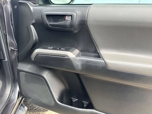 Used 2022 Toyota Tacoma SR5 w/ Technology Package RWD image 32