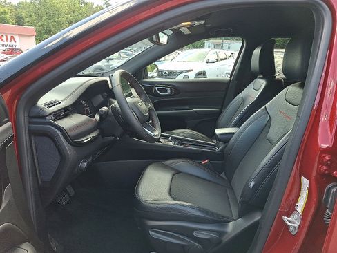 Used 2025 Jeep Compass Trailhawk AWD/4WD image 13