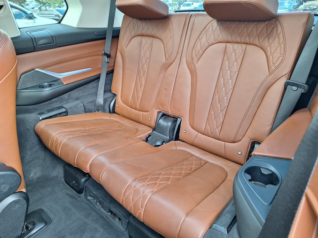 Used 2019 BMW X7 xDrive40i w/ Luxury Seating Package AWD/4WD image 14