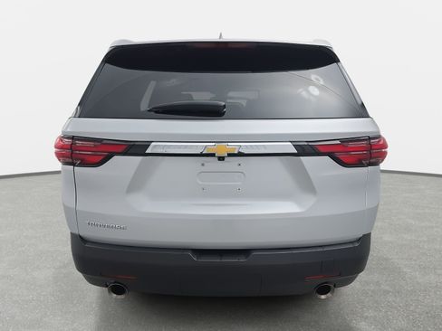 Used 2022 Chevrolet Traverse LS image 4