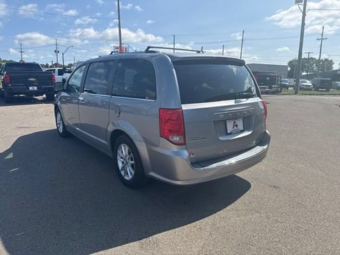 Used 2019 Dodge Grand Caravan SXT FWD image 5