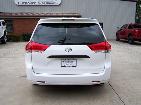 Used 2013 Toyota Sienna L FWD image 25