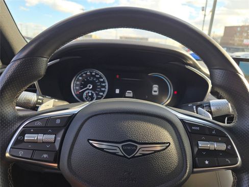 Used 2025 Genesis G70 2.5T image 33