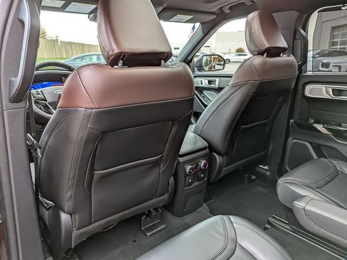 Used 2022 Ford Explorer Platinum w/ Equipment Group 601A image 47