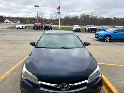 Used 2015 Toyota Camry LE image 6