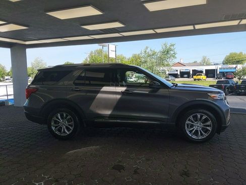 Used 2022 Ford Explorer Limited w/ Equipment Group 301A AWD/4WD image 5