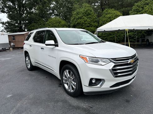 Used 2020 Chevrolet Traverse High Country FWD image 3