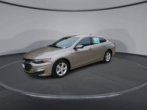 Used 2025 Chevrolet Malibu LS FWD image 4