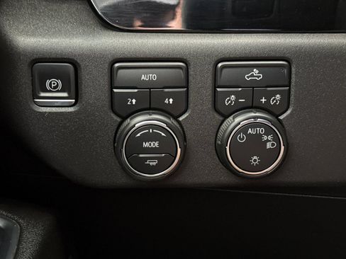 Used 2023 Chevrolet Silverado 1500 LT AWD/4WD image 27