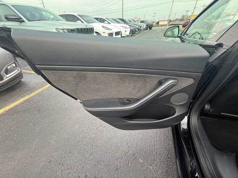 Used 2022 Tesla Model 3 Standard Range image 19