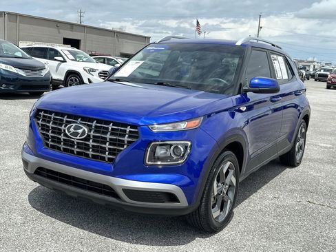 Certified 2024 Hyundai Venue SEL FWD image 4