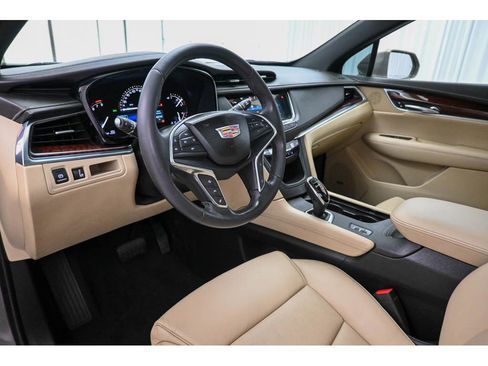 Used 2018 Cadillac XT5 Luxury w/ Driver Awareness Package image 34