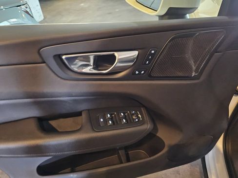 Certified 2022 Volvo XC60 B5 Momentum w/ Climate Package AWD/4WD image 16