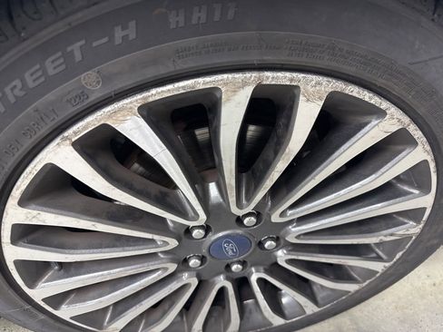 Used 2018 Ford Fusion Titanium image 11