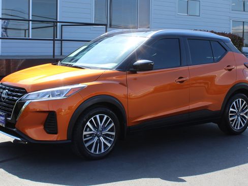 Used 2022 Nissan Kicks SV FWD image 2