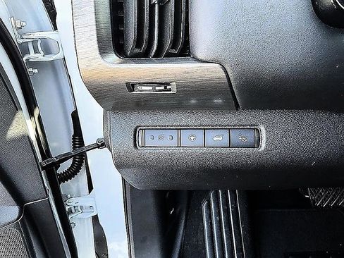 Certified 2025 Nissan Pathfinder Platinum AWD/4WD image 9