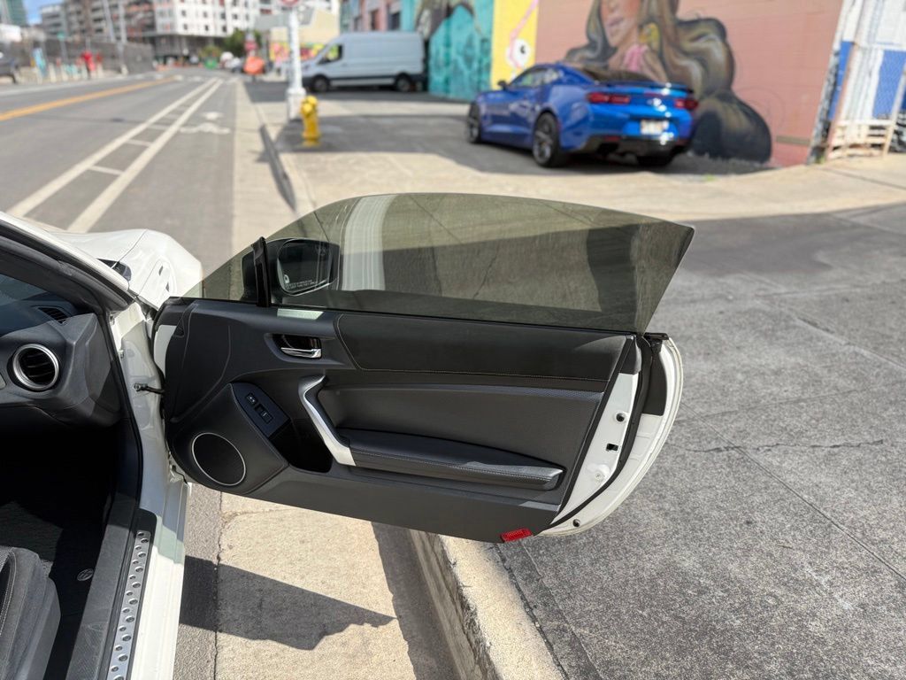 Used 2017 Toyota 86 RWD image 7