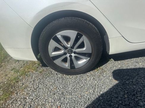 Used 2016 Toyota Prius Four w/ Advanced Technology Package FWD image 24