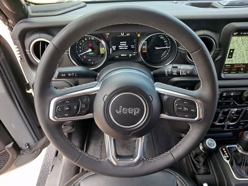 Used 2023 Jeep Wrangler Unlimited Sahara w/ Cold Weather Group AWD/4WD image 19
