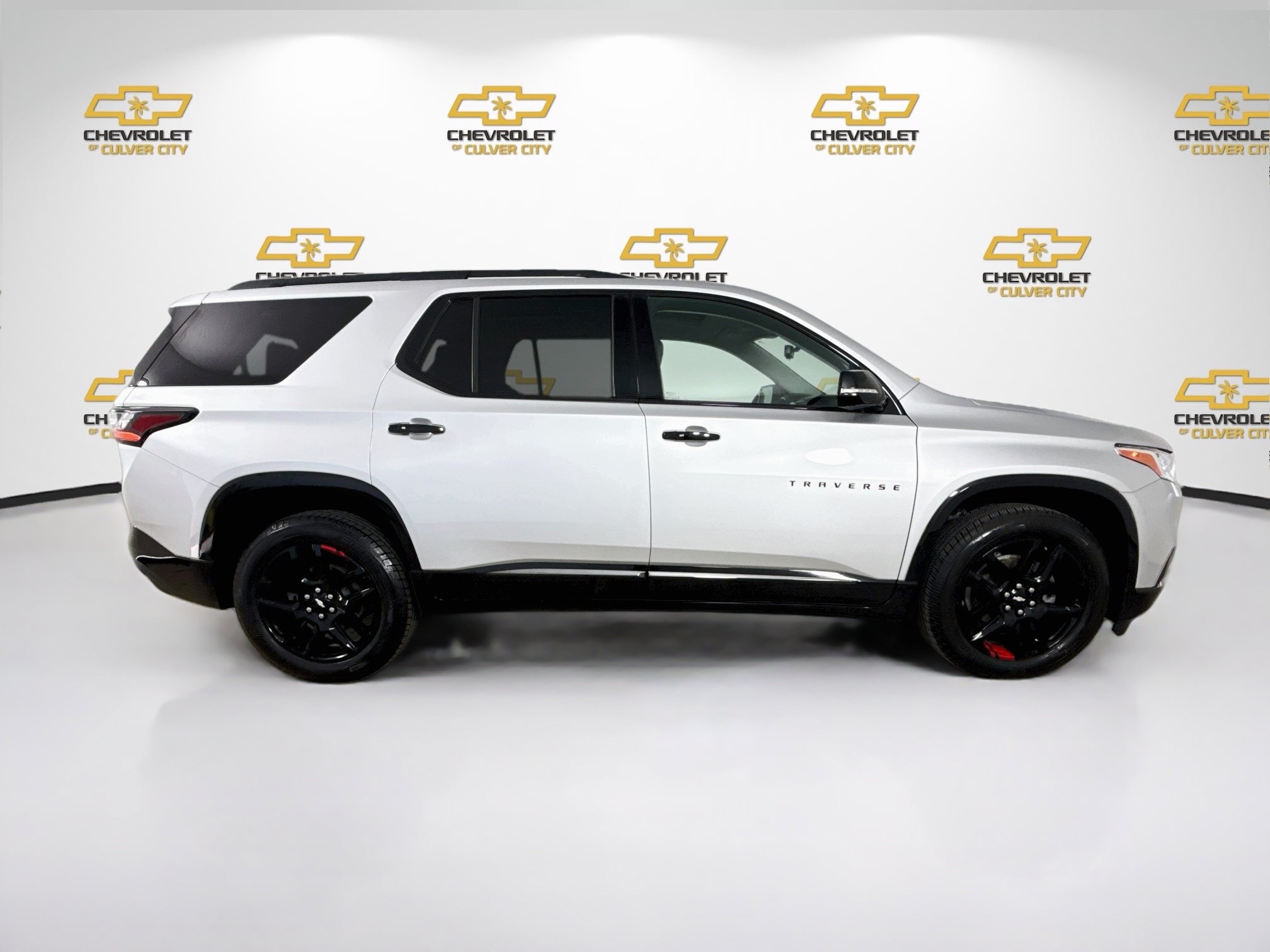 Used 2020 Chevrolet Traverse Premier w/ Redline Edition FWD image 9