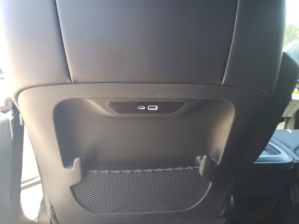 New 2027 Chrysler Pacifica Select FWD image 7