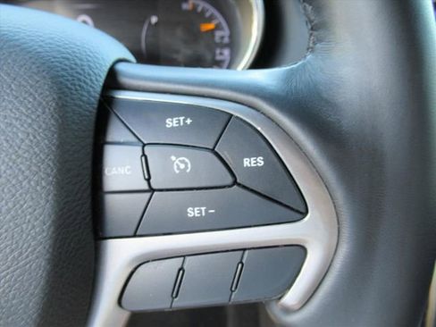 Used 2021 Jeep Grand Cherokee Laredo X image 21