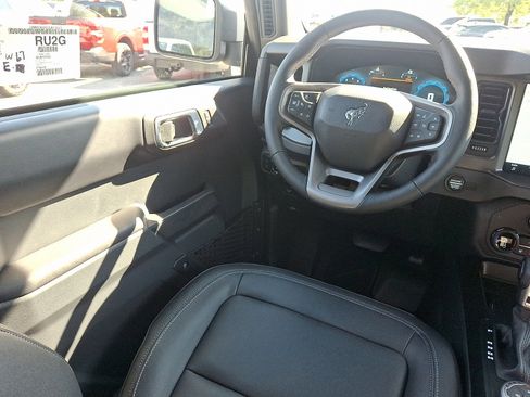 New 2025 Ford Bronco Badlands image 9