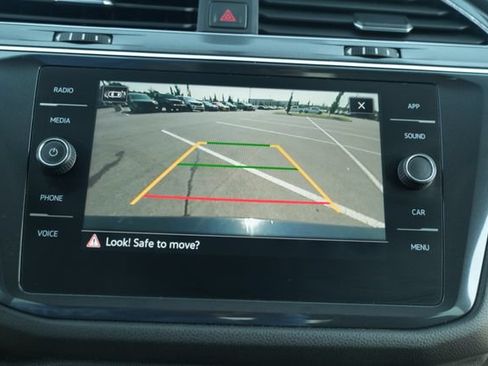 Used 2021 Volkswagen Tiguan SE AWD/4WD image 28