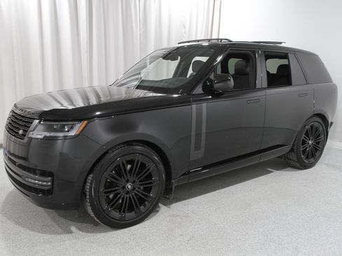 Used 2024 Land Rover Range Rover SE image 3