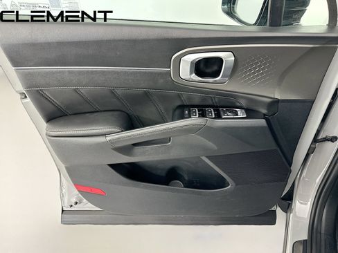 Used 2023 Kia Sorento SX AWD/4WD image 28