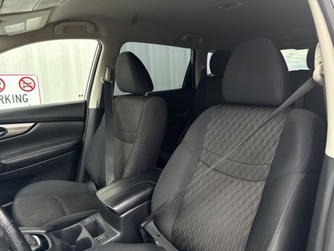 Used 2018 Nissan Rogue SV image 14