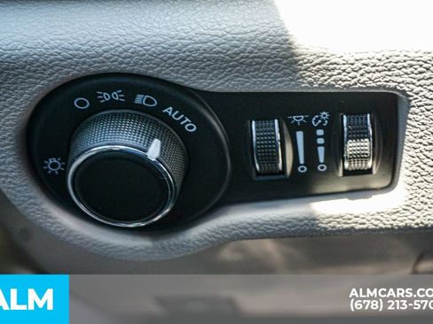 Used 2023 Chrysler Voyager LX FWD image 51