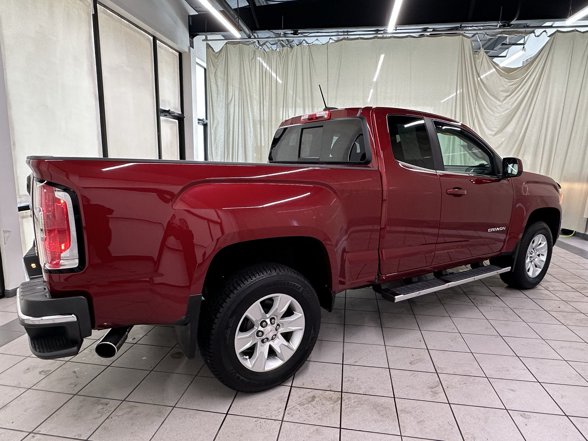 Used 2017 GMC Canyon SLE w/ SLE Convenience Package RWD image 3