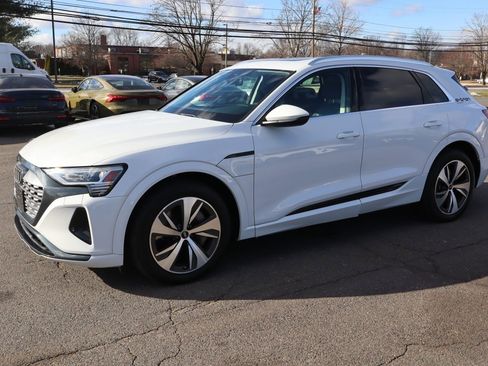 Used 2024 Audi Q8 e-tron Premium image 1