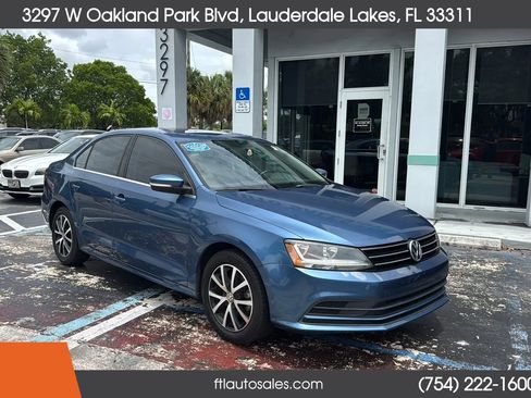 Used 2017 Volkswagen Jetta SE FWD image 2
