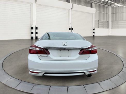 Used 2017 Honda Accord LX image 4