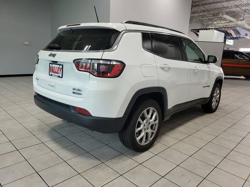 Used 2022 Jeep Compass Latitude AWD/4WD image 11