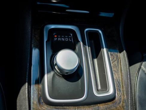 Used 2017 Chrysler 300 C RWD image 35